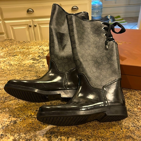 Coach Rain boots in Like New Condition. Worn once. Size 10M - Picture 3 of 7